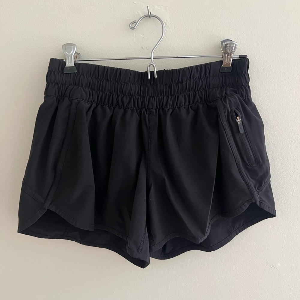 Lululemon tracker short 4” black, size 8
